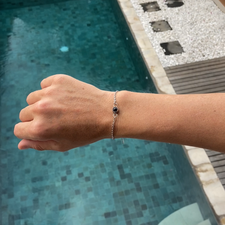 Amore baci 2025 bracelet price